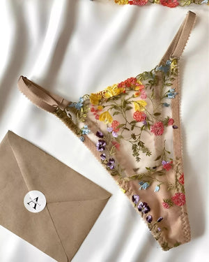 Lingerie com bordado em flores