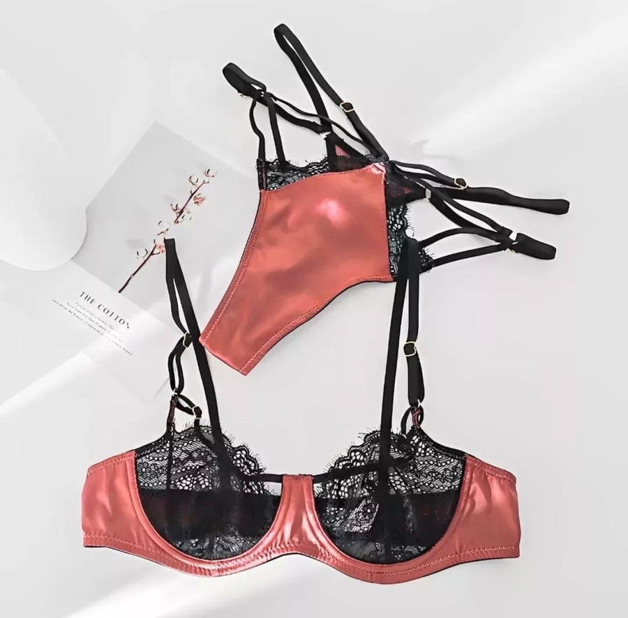 Lingerie de cetim com renda