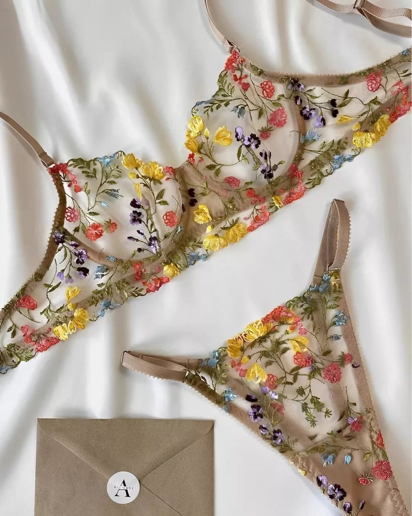 Lingerie com bordado em flores