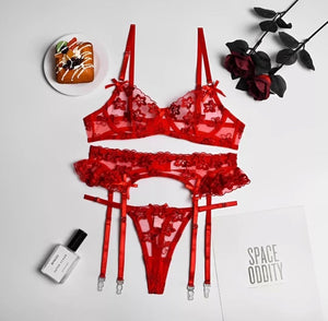 Lingerie com bordado em flores com cinta liga