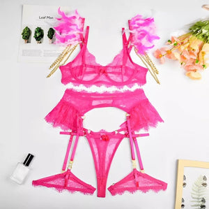 Lingerie com detalhes em corrente e penas(acompanh