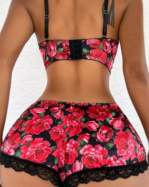 Conjunto floral com detalhe em renda