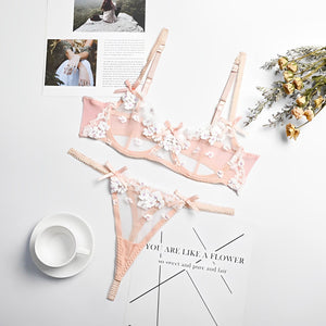 Lingerie com bordado em flores