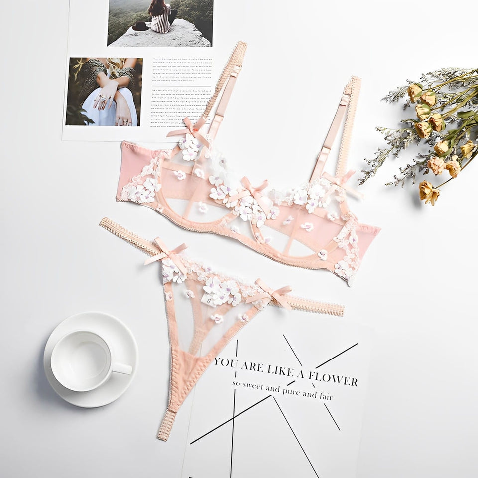 Lingerie com bordado em flores