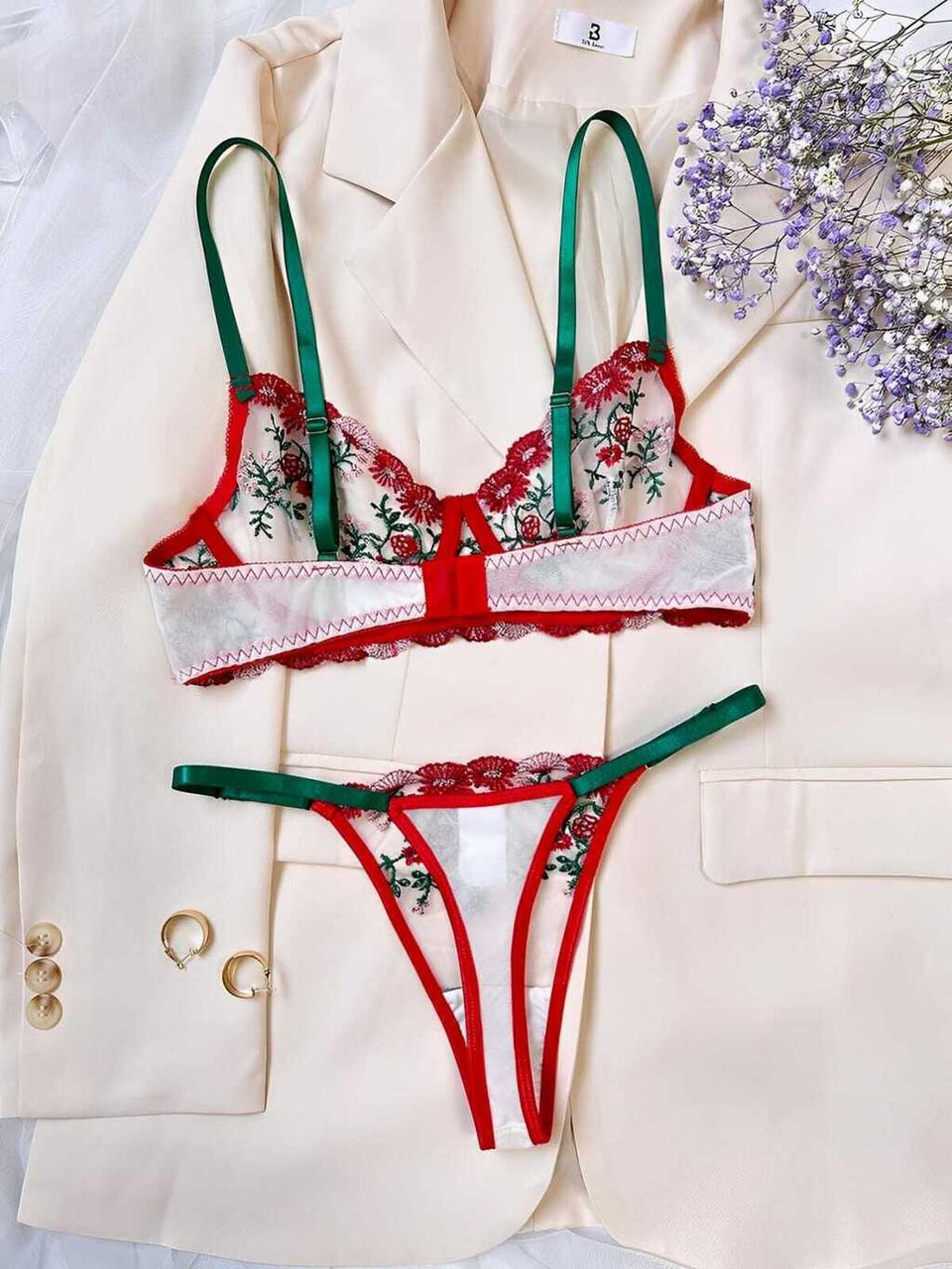 Lingerie com bordados em flores (calcinha com regulagem)