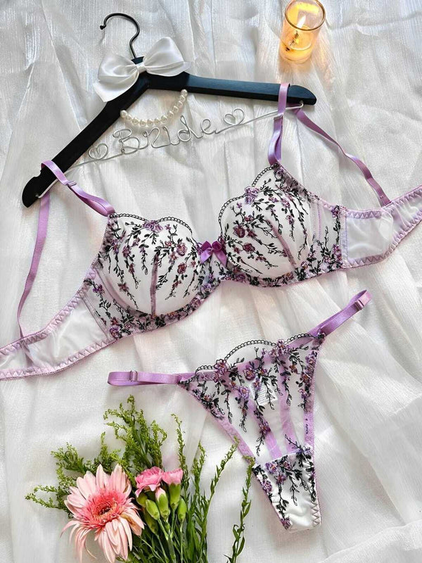 Lingerie com bordados em flores (calcinha com regulagem)