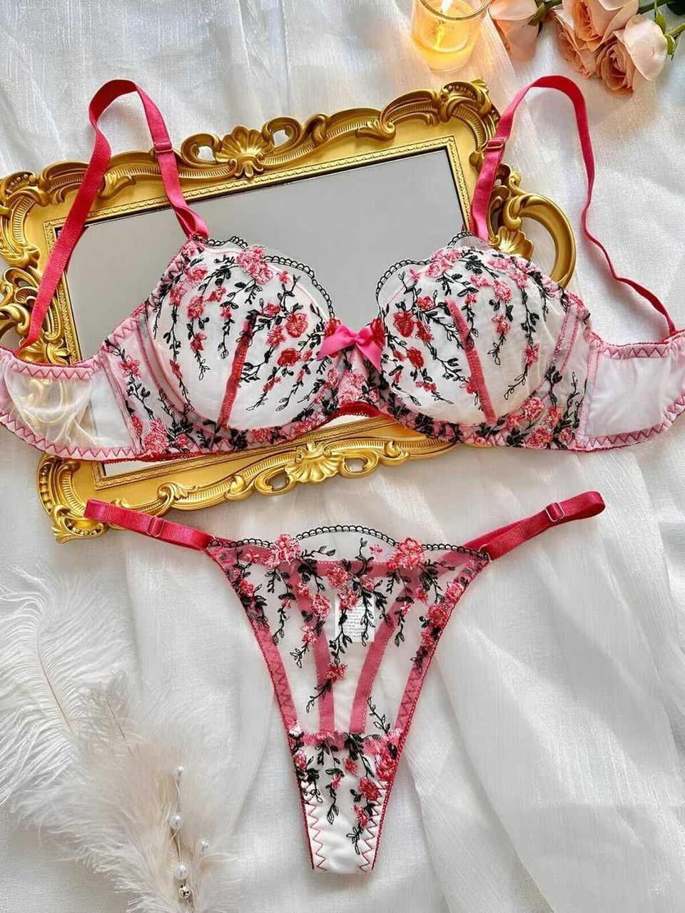 Lingerie com bordados em flores (calcinha com regulagem)