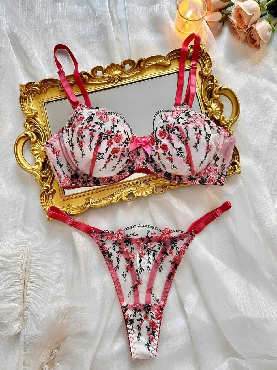 Lingerie com bordados em flores (calcinha com regulagem)