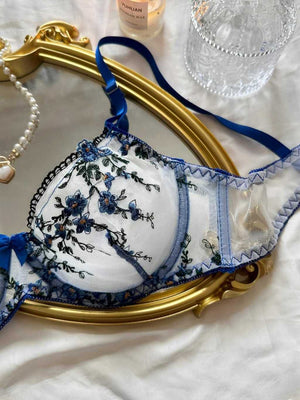 Lingerie com bordados em flores (calcinha com regulagem)