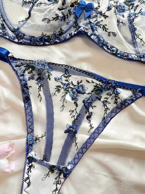 Lingerie com bordados em flores (calcinha com regulagem)