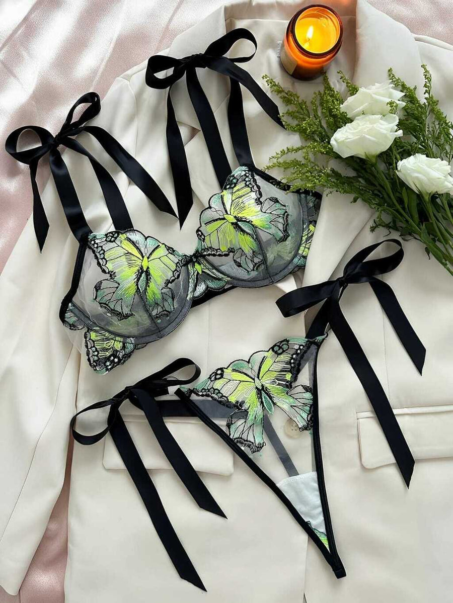 Lingerie com bordados em borboleta e amarrações na lateral 