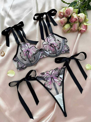 Lingerie com bordados em borboleta e amarrações na lateral 