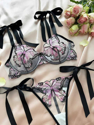 Lingerie com bordados em borboleta e amarrações na lateral 