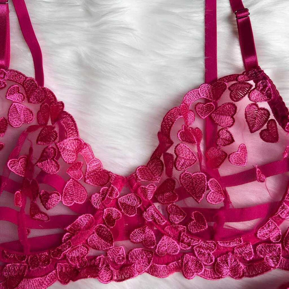 Lingerie com bordado em flores e cinta liga (não acompanha meias)