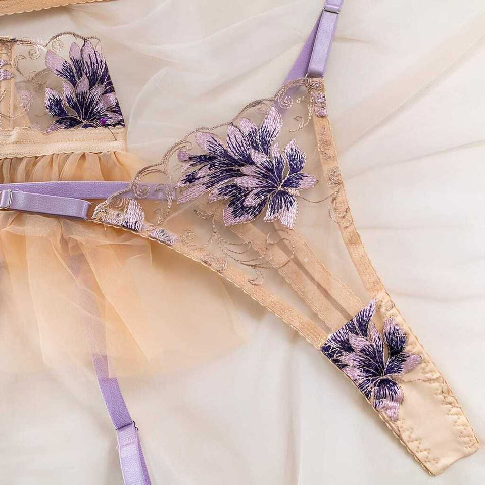 Lingerie com cinta liga e ligas de perna (calcinha com regulagem)