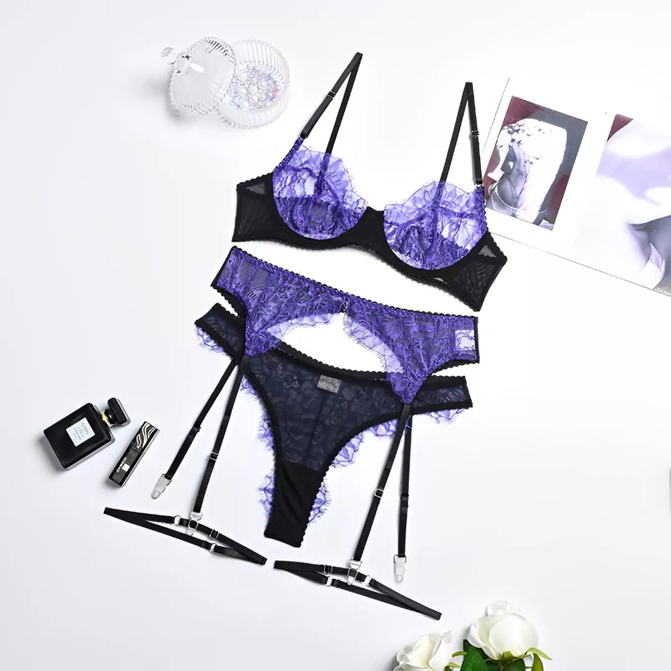 Lingerie rendada com cinta Liga