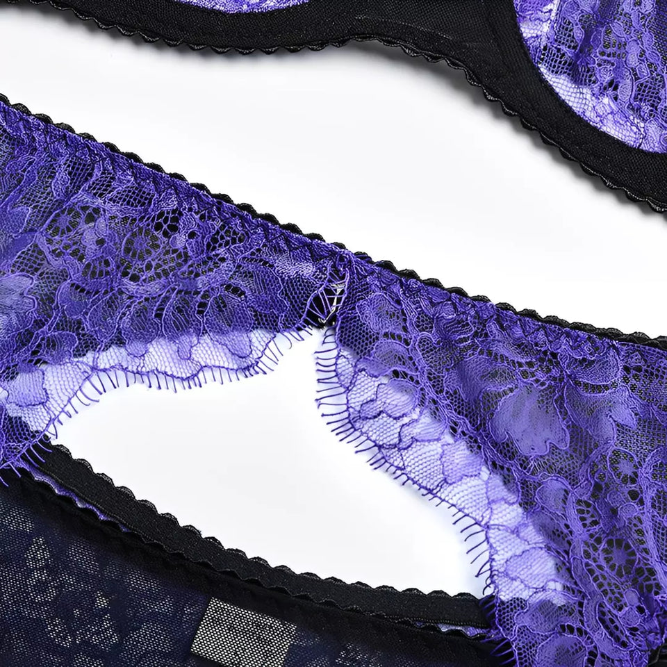 Lingerie rendada com cinta Liga