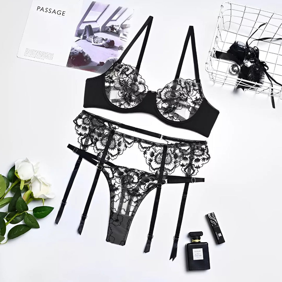 Lingerie rendada com cinta liga