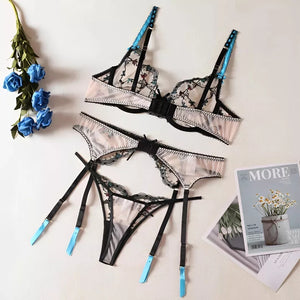 Lingerie rendada com cinta liga