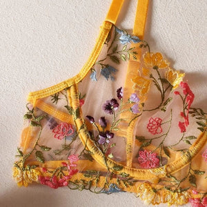 Lingerie com bordado em flores