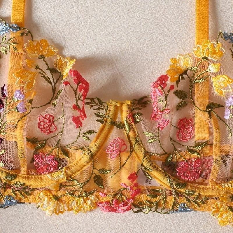 Lingerie com bordado em flores