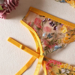 Lingerie com bordado em flores