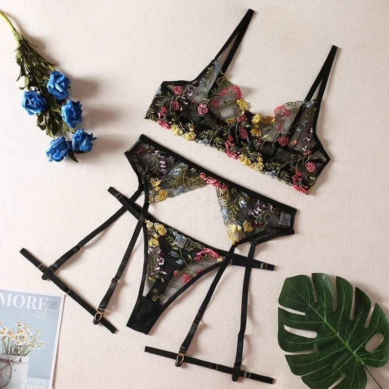 Lingerie com bordado em flores