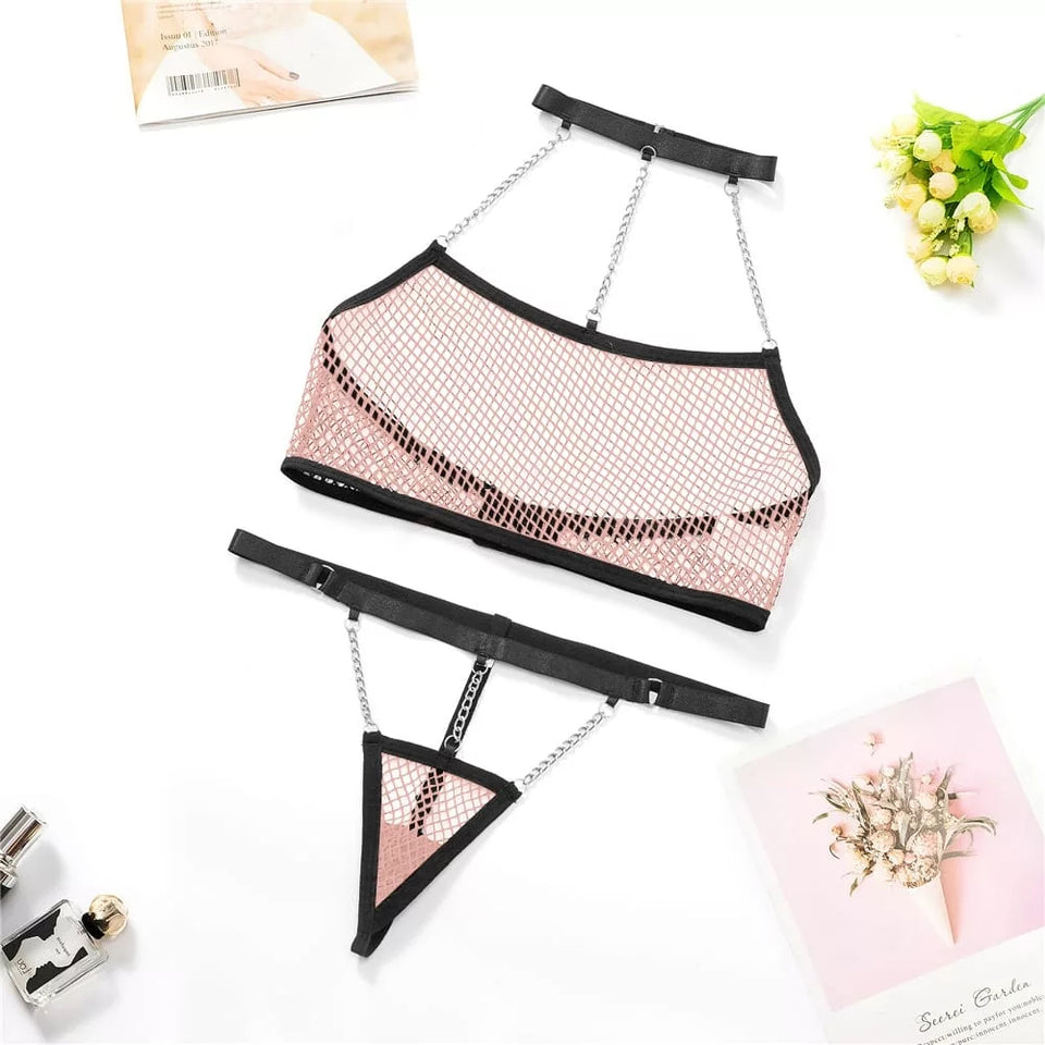 Lingerie transparente com detalhes em corrente