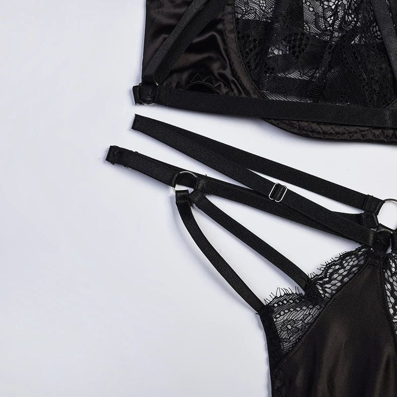 Lingerie Sexy rendada com detalhes em penas