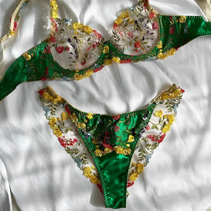 Lingerie com bordado em flores