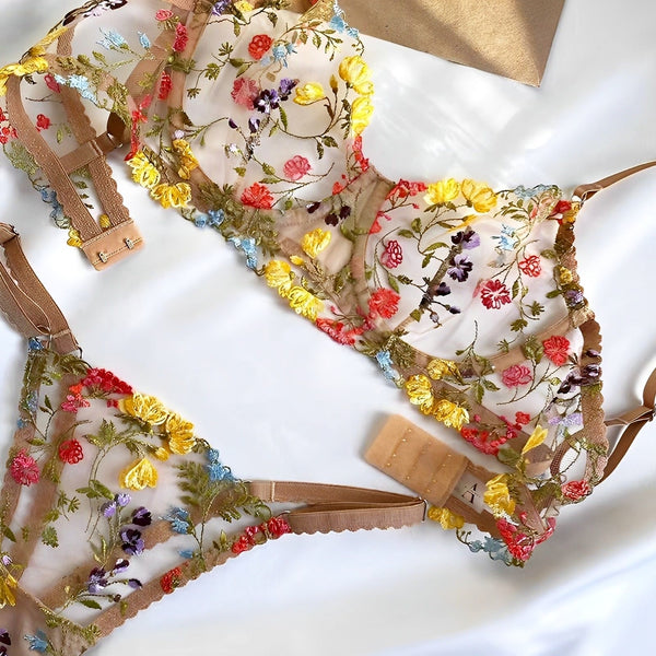 Lingerie com bordado em flores