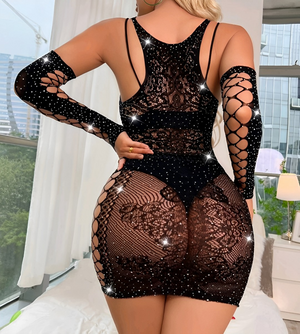 Vestido transparente com luvas e detalhes em strass (não acompanha lingerie por baixo do vestido)