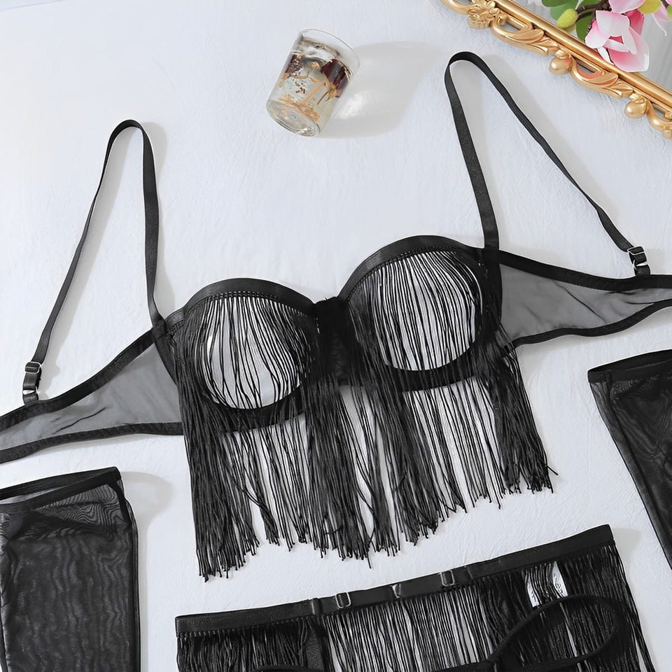 Lingerie completa com luvas, meias e gargantilha