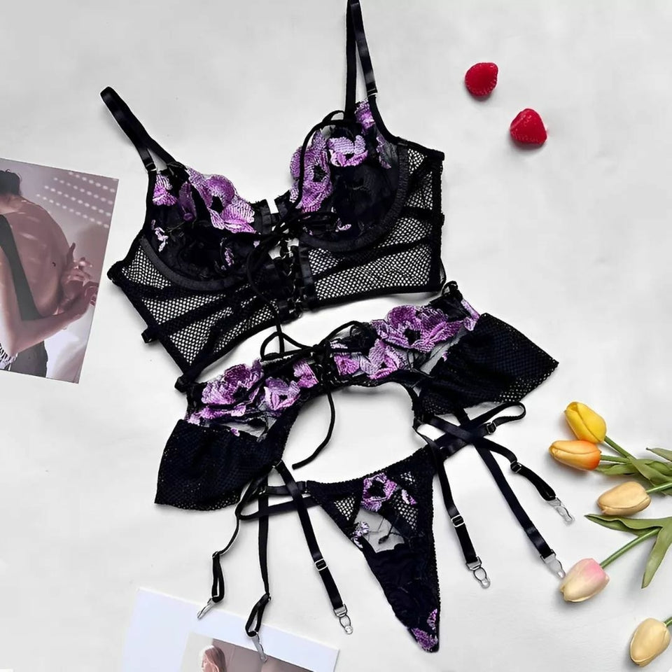 Lingerie com bordado em flores