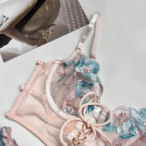 Lingerie com bordado em flores