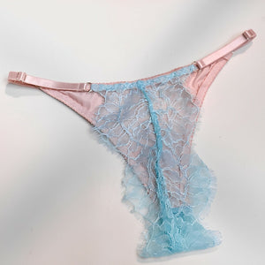 Lingerie com detalhes em correntes e penas (acompanha cinta liga)